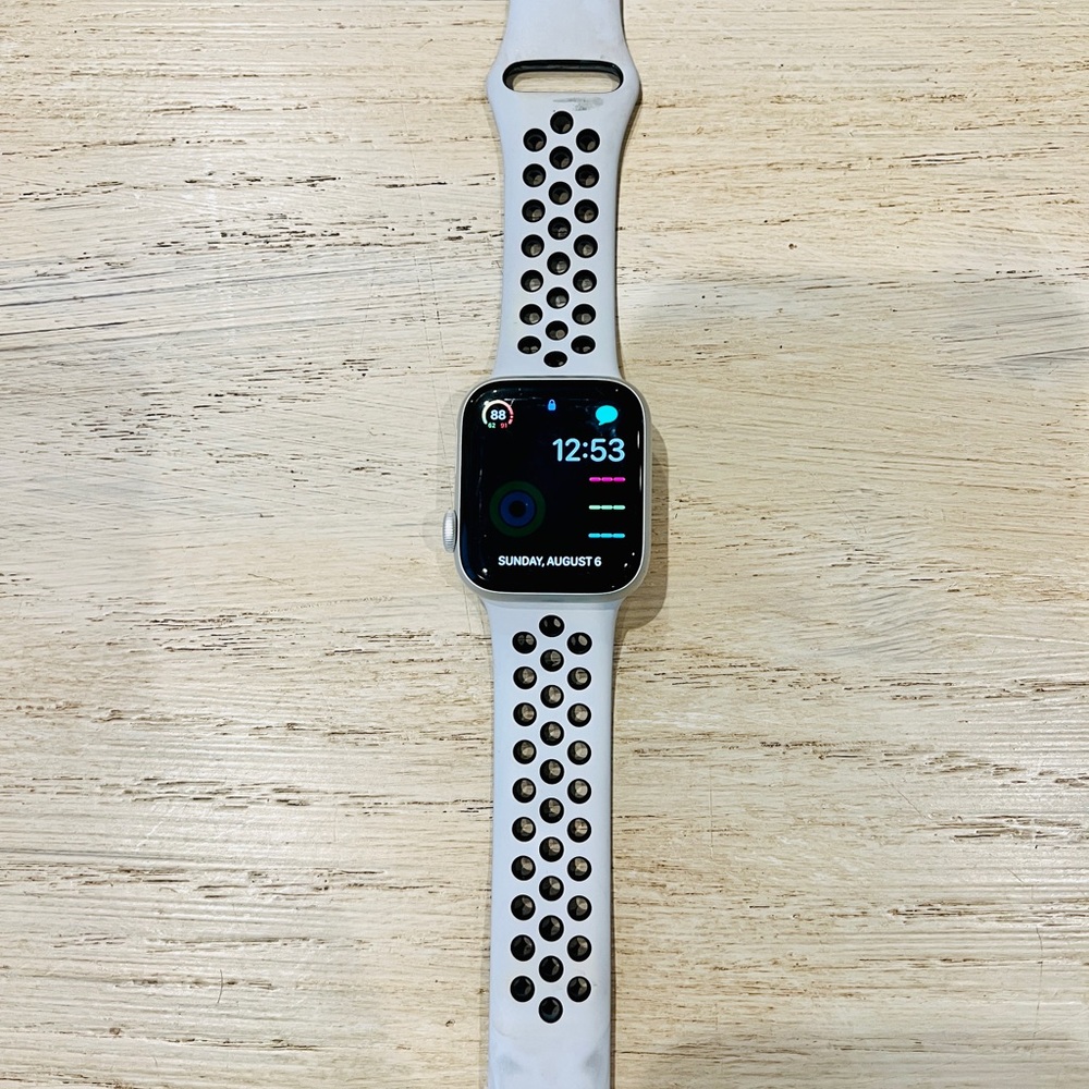 Apple Watch Series 6 GPS
+ Cellular, 40mm
